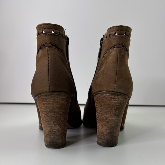 Vince Camuto Brown Heeled Boots with Chunky Heel and Western Design - Picture 6 of 14